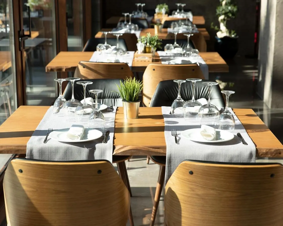 Hotel Select Hill Resort Tirana