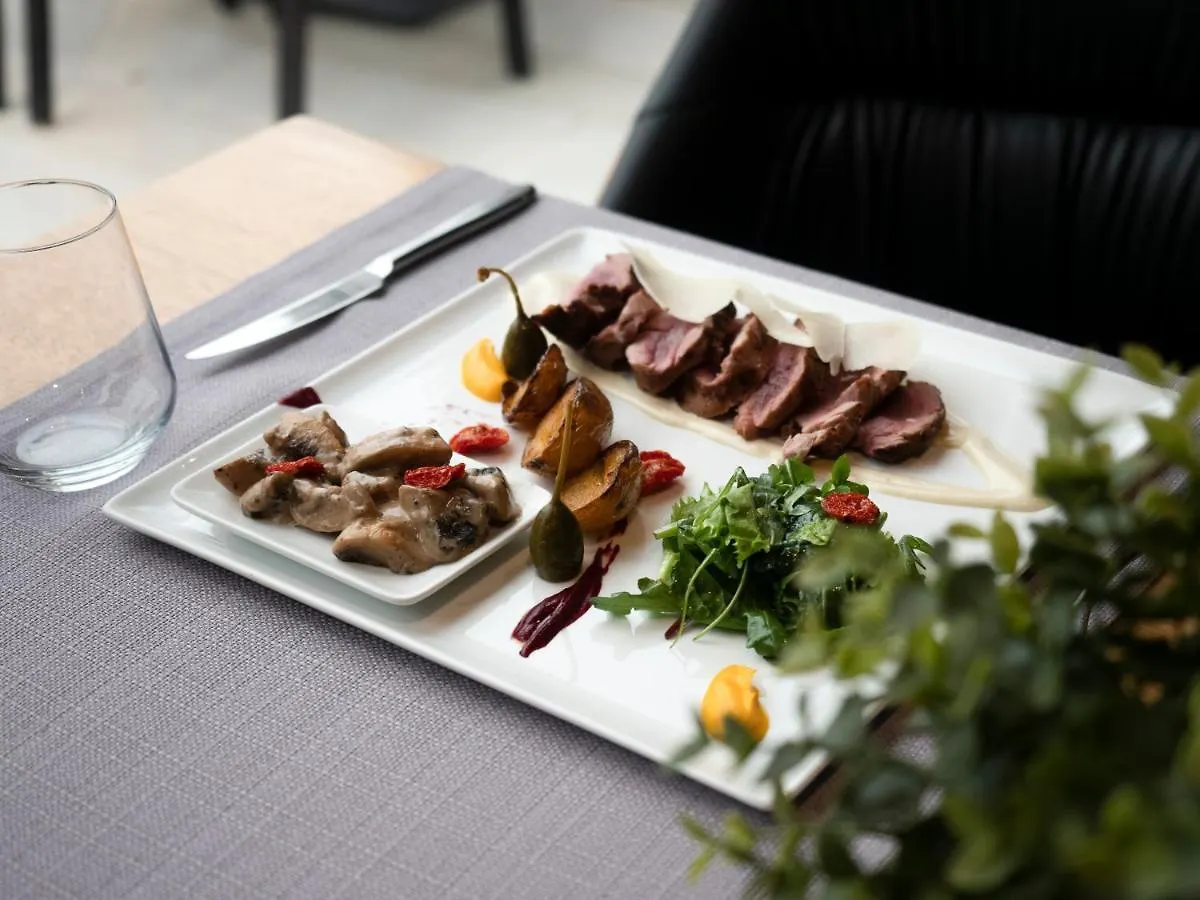 Hotel Select Hill Resort Tirana