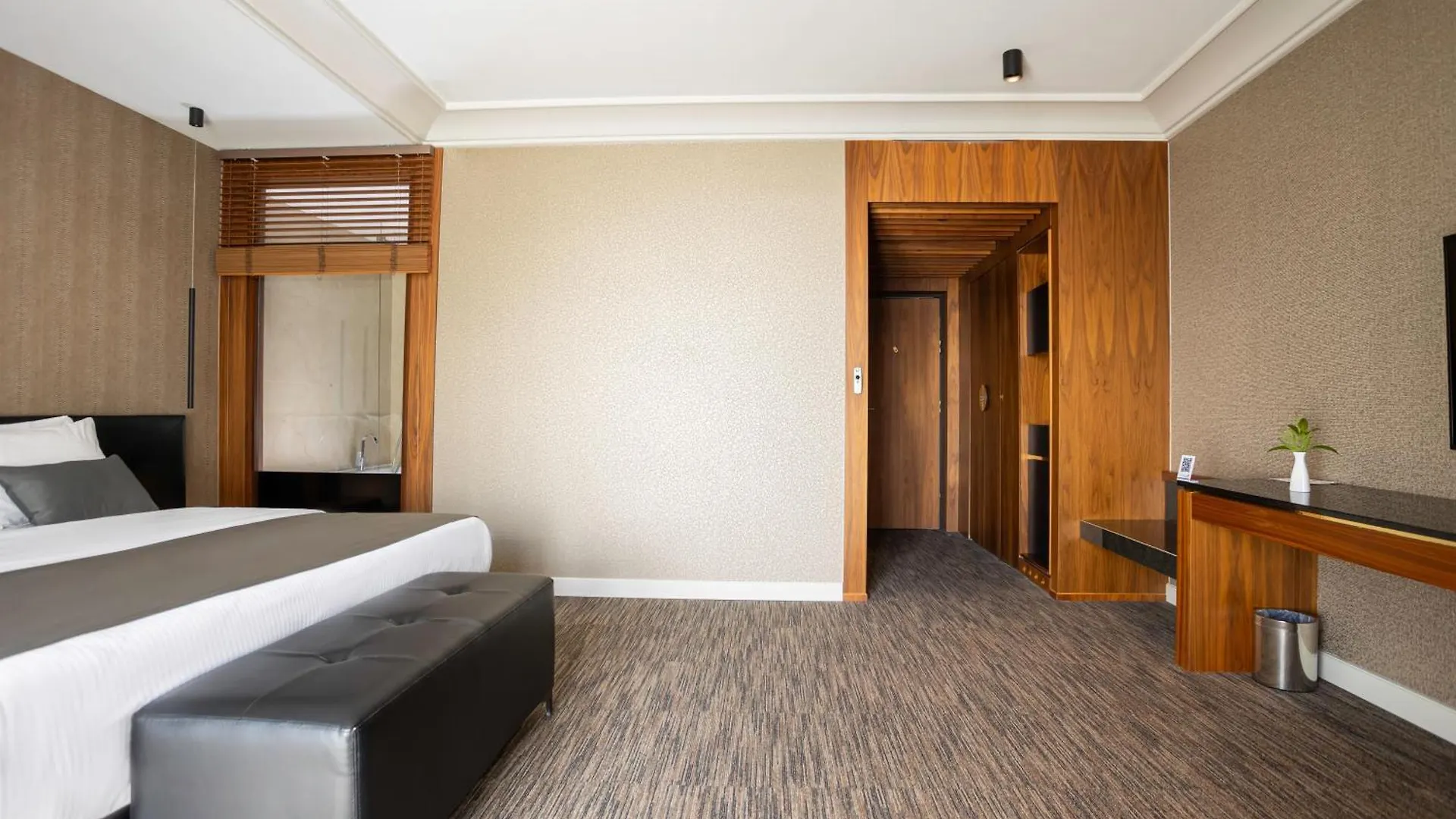 Select Hill Resort Linze Hotel