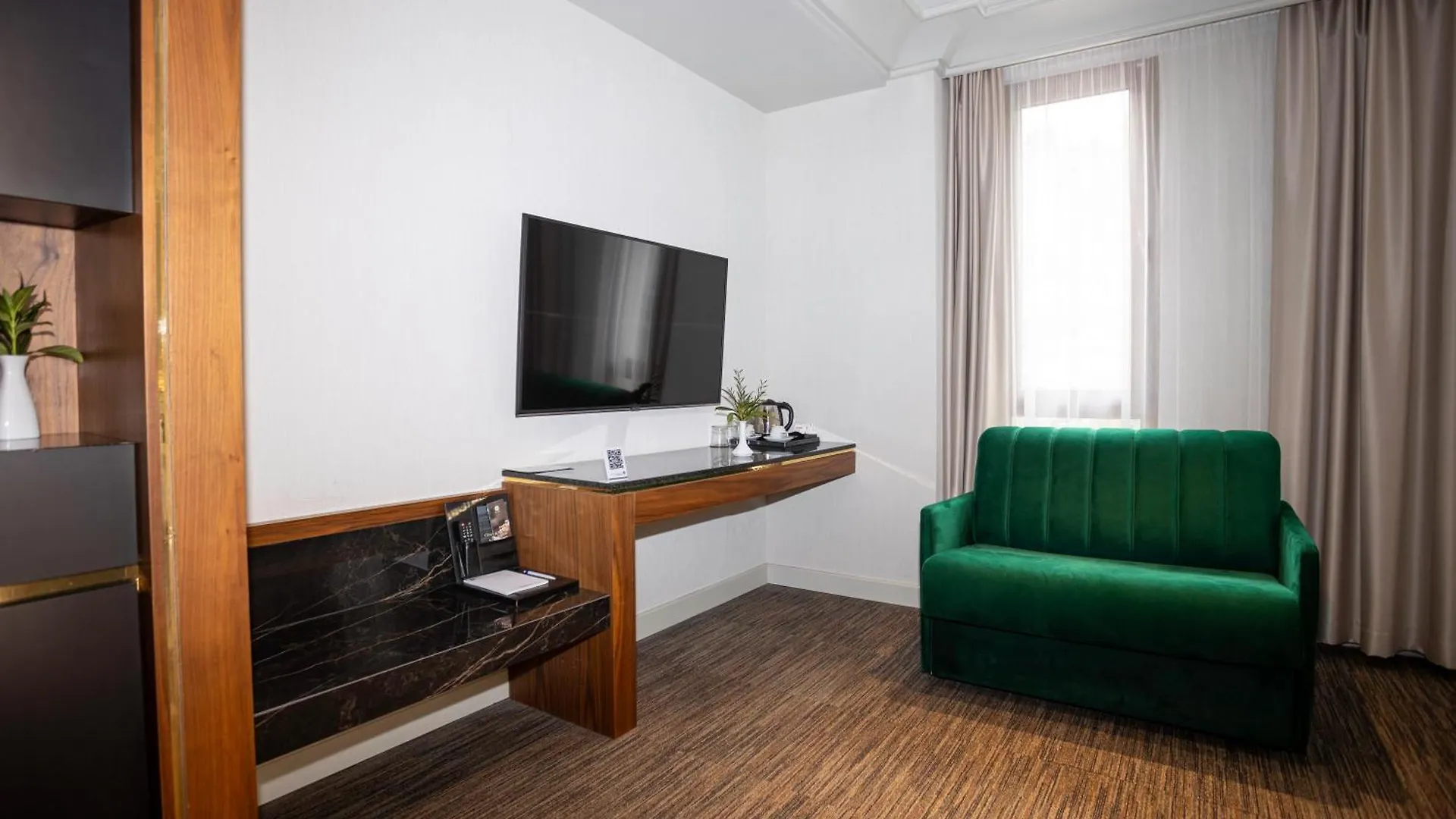 Hotel Select Hill Resort Tirana