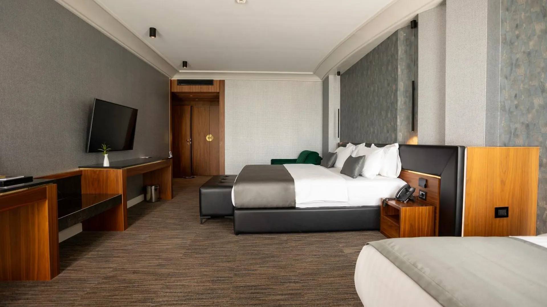 *** Hotel Select Hill Resort Tirana Albania